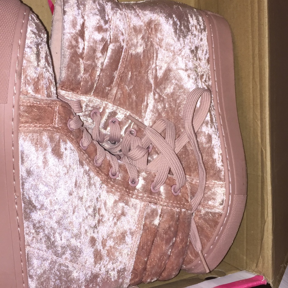 Mauve Velvet Wedge